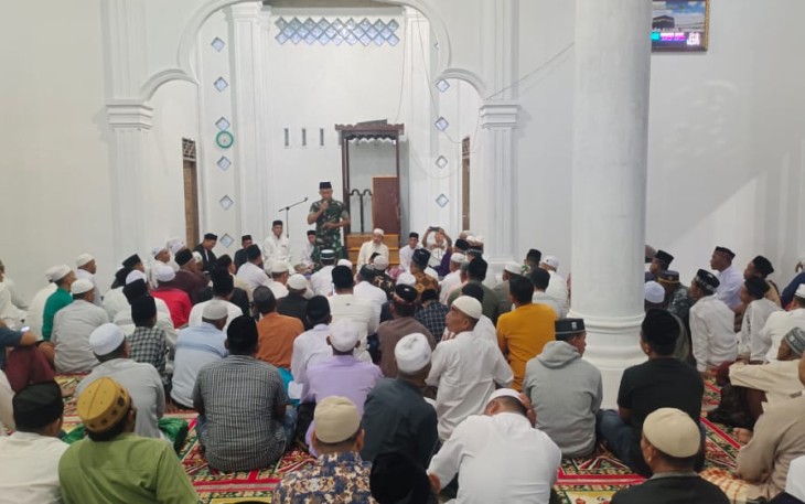 Dandim Beserta Forkompinda Aceh Timur saat Safari Subuh di Simpang Jeurni 