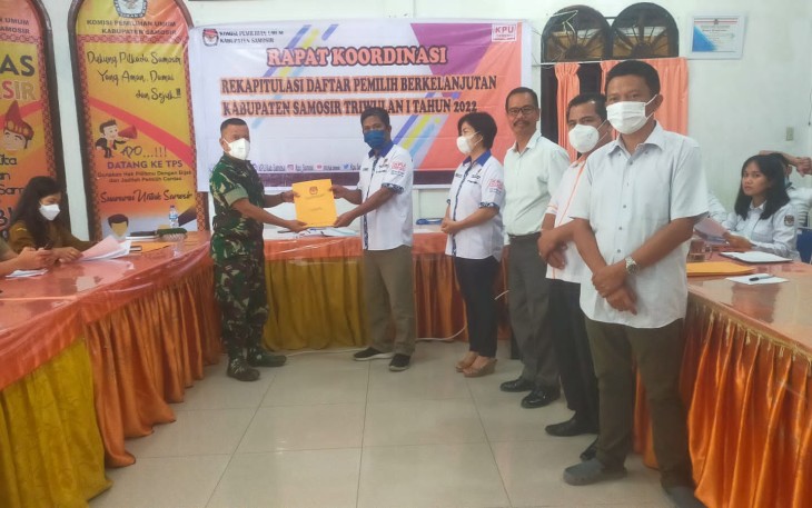 Danramil 03/Pangururan di acara Rakor Rekapitulasi DPB di Kantor KPU Samosir.