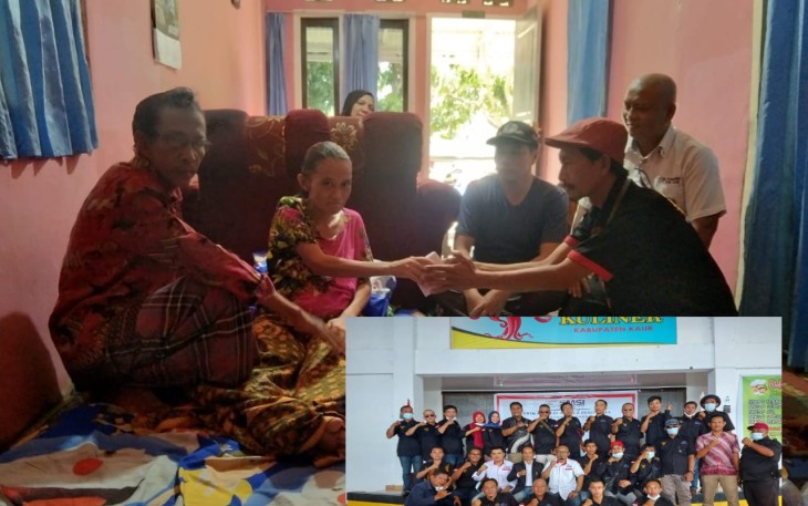 Ketua Forum Media Online Kaur (FMOK) Asep Rianto bersama Anggota lembaga Lippan Jaya Kabupaten Kaur dan perwakilan wartawan saat berikan bantuan.