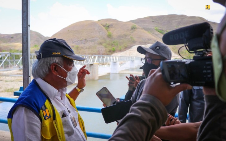  Menteri Basuki saat Tinjau Rehabilitasi Bendung Kambaniru NTT
