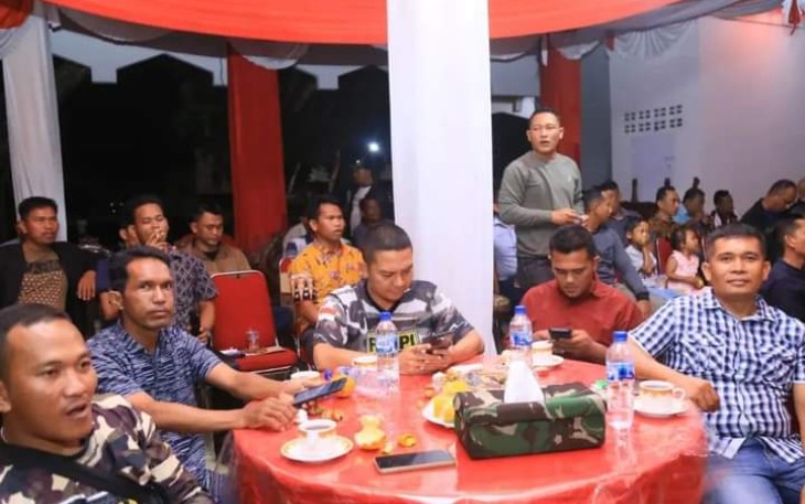 Bupati Labuhanbatu bersama Masyarakat saat Nobar Naga Bonar