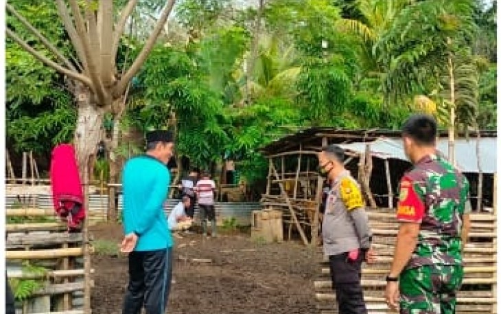 Polres dan Disnak Seluma saat Vaksin Hewan Ternak 
