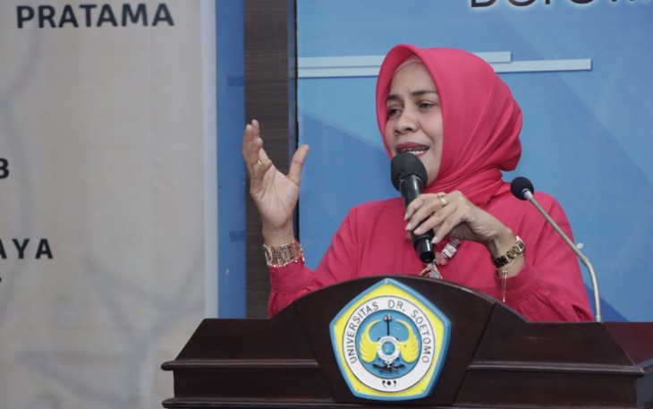Rektor Universitas Dr. Soetomo Surabaya, Dr. Siti Marwiyah, S.H., M.H. saat memberikan sambutan.