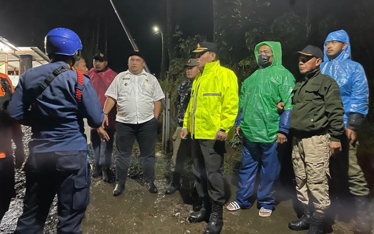Tim Gabungan dari unsur TNI, Sat Pol PP Kabupaten Bogor, BPBD, dan Tagana, pada Kamis (13/10).