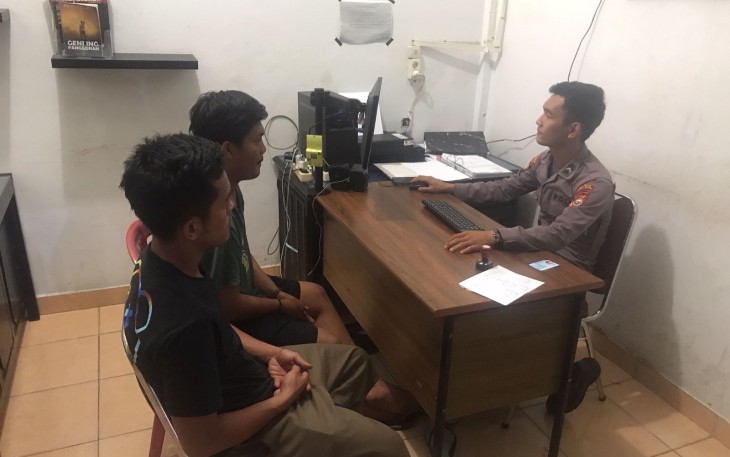 Korban saat melapor ke aparat kepolisian