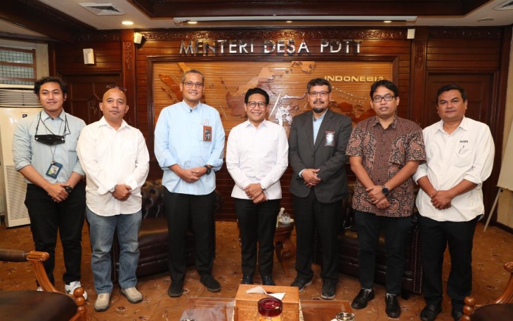 Mendes PDTT, Abdul Halim Iskandar saat menerima kunjungan M. Samyarto selaku Direktur Utama PT Wika Industri Manufaktur (WIMA) beserta jajarannya di ruang kerjanya, Selasa (04/10/2020). 