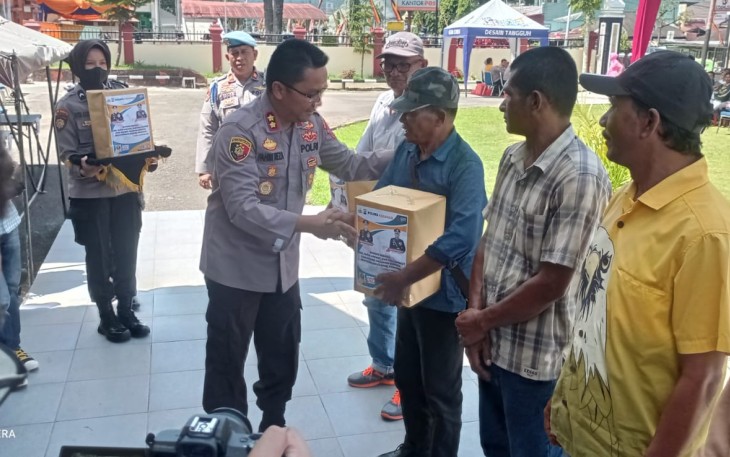 Polres Pasaman saat Salurkan Bantuan Sembako