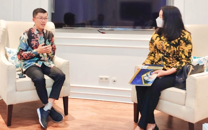 Kepala Dinas Komunikasi dan Informatika Hasan saat menemui langsung Staf Khusus Menteri Kominfo RI Rosarita Niken Widiastuti di Jakarta, Rabu (15/6)