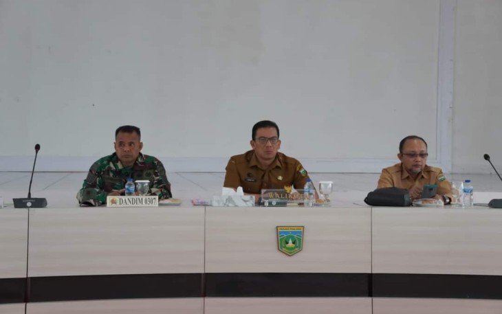 Rakor Pengendalian Inflasi yang dipimpin Menteri Dalam Negeri, Muhammad Tito Karnavian yang rutin digelar melalui zoom meeting, bertempat di Hall Lantai III Balai Kota, setiap Senin (19/12/2022). 