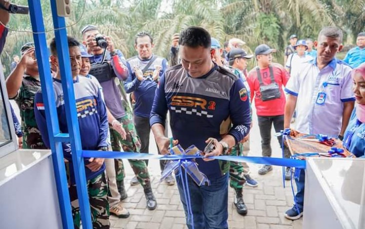 Bupati Erik Atrada potong pita tanda Lepas Ratusan Rider Peserta Trabas 