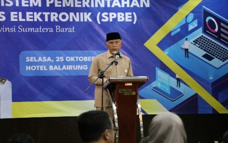 Gubernur Sumatra Barat Mahyeldi saat membuka Rapat Koordinasi SPBE Pemprov Sumbar di Pagaruyung Hall, Hotel Balairung, Jakarta.