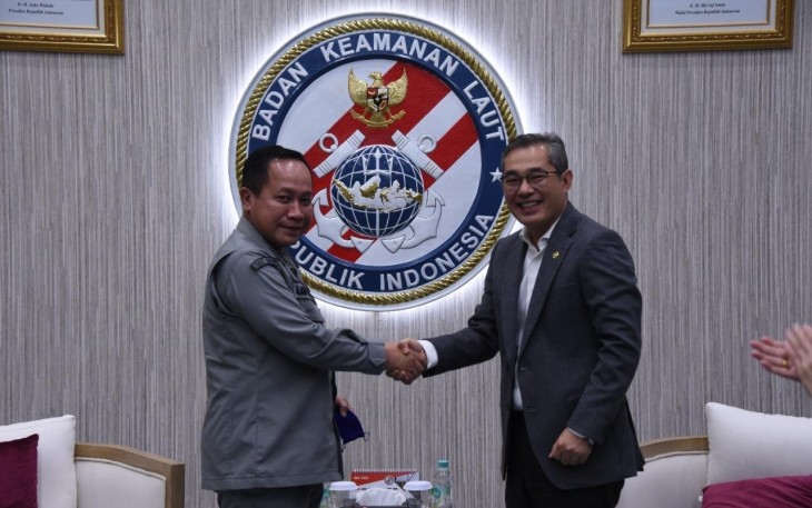 Kepala Bakamla RI Laksdya TNI Dr. Aan Kurnia saat menerima kedatangan Anggota VII BPK RI Dr. Hendra Susanto, ST.,M.Eng.,M.H.,CFrA.,CSFA.