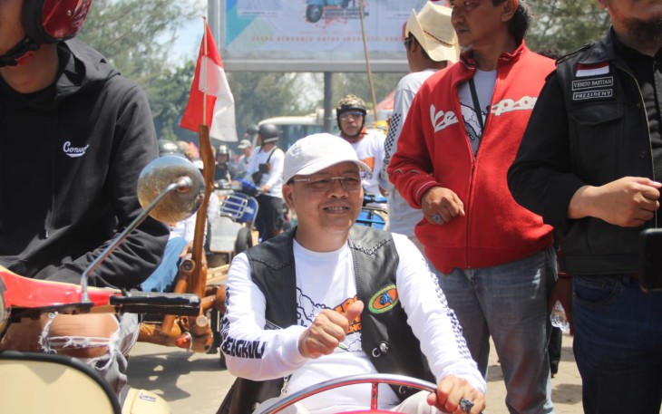Gubernur Rohidin saat hadir dan membuka KBBS ke XVIII, di Sport Center Pantai Panjang Bengkulu, Sabtu (12/11). 
