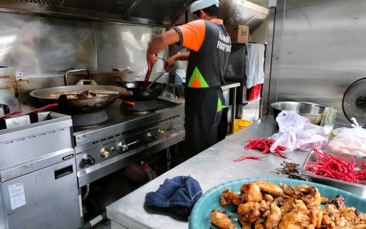 Kodim Palangka Raya Bersama Komunitas ACT dan Kelurahan Kalampangan Siapkan 500 Porsi Makanan Berbuka Puasa 
