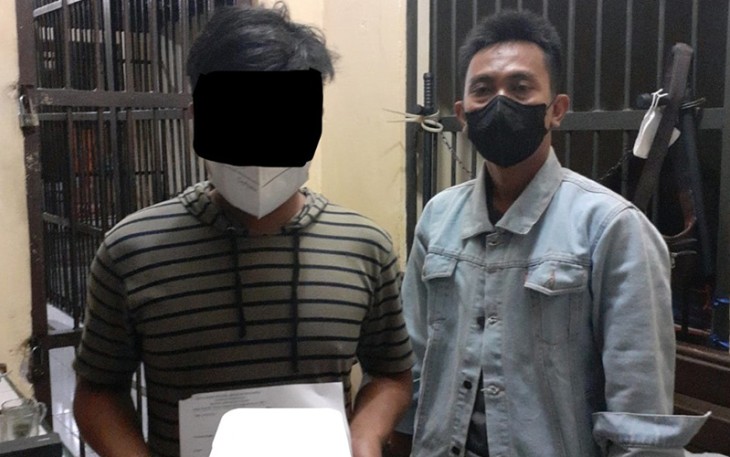 Terduga pelaku (kiri) saat diamankan petugas