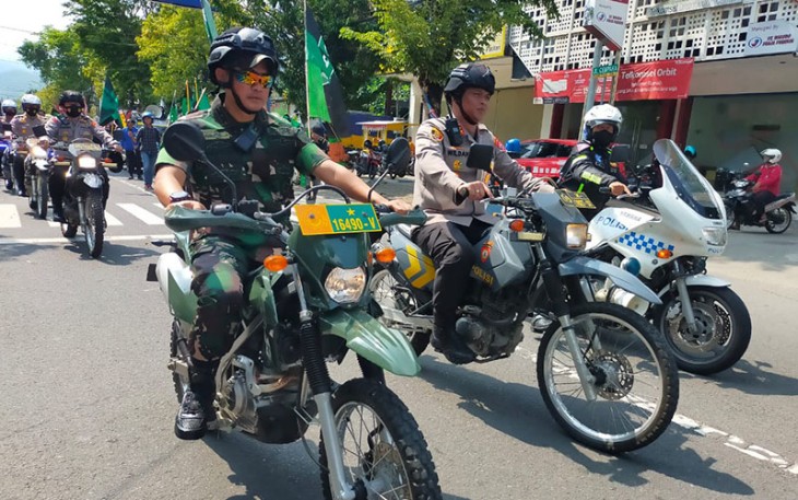 Dandim Bersama Kapolres Pacitan Turun Ke Jalan kawal Unras