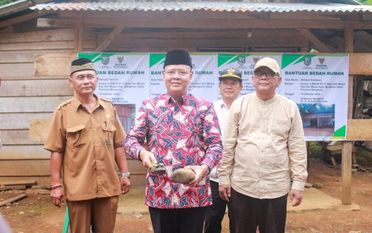 Gubernur Bengkulu Rohidin Mersyah saat peletakan batu pertama