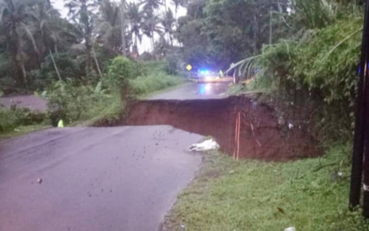 Pasca terjadi benjana, jalan amblas 