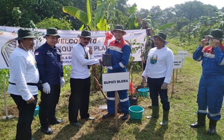 Pertamina EP saat melakukan penanaman ribuan pohon buah dan trembesi di area Distrik II Nglobo.