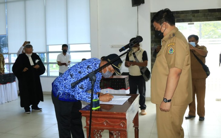 Bupati Samosir Lantik Tiga Pejabat Administrator
