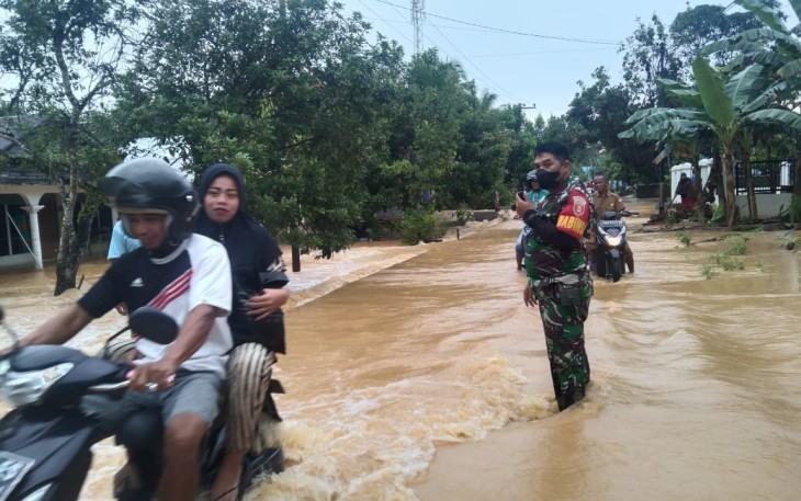 Banjir menggenangi pemukiman warga