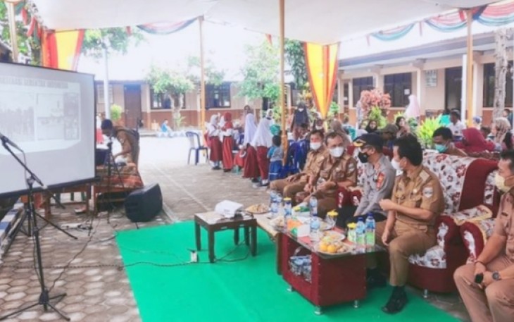 Kapolri Pantau Kegiatan Vaksinasi Serentak se-Indonesia Melalui Zoom meeting