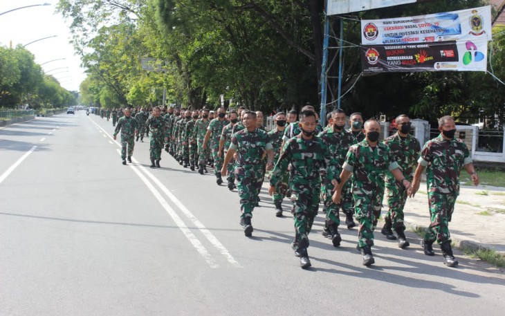 Prajurit Kodim 1016 Palangka Raya ikut jalan sehat