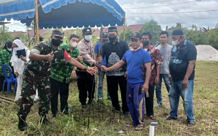 Peletakan batu pertama pembangunan Musala Al Ikhlas, Jl. Maduhara 1 Kelurahan Kereng Bangkirai, Kecamatan Sabangau, Kota Palangka Raya