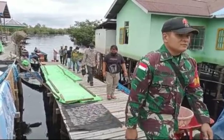 Pelaksanaan  vaksinasi di pulau terpencil