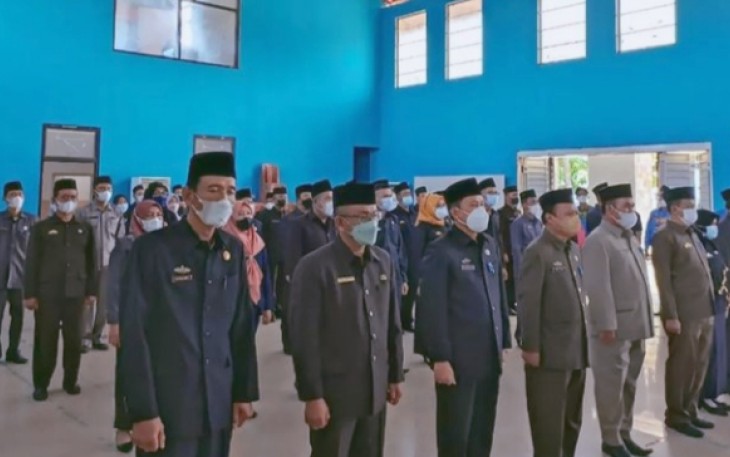 Pengukuhan dan pengambilan sumpah jabatan kepada 34 Pejabat Administrator dan 14 pengawas Pemda Pesibar