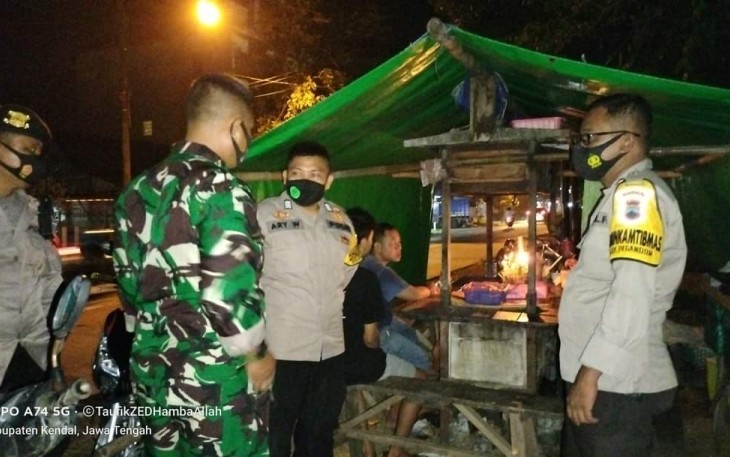 Patroli pendisiplinan Prokes oleh Petugas gabungan Pegandon