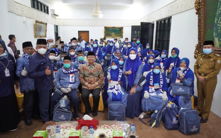 Gubernur Bengkulu melepas 41 jemaah Umroh dari Provinsi Bengkulu, di Bandara Fatmawati Soekarno, Senin (24/1/2022) pagi