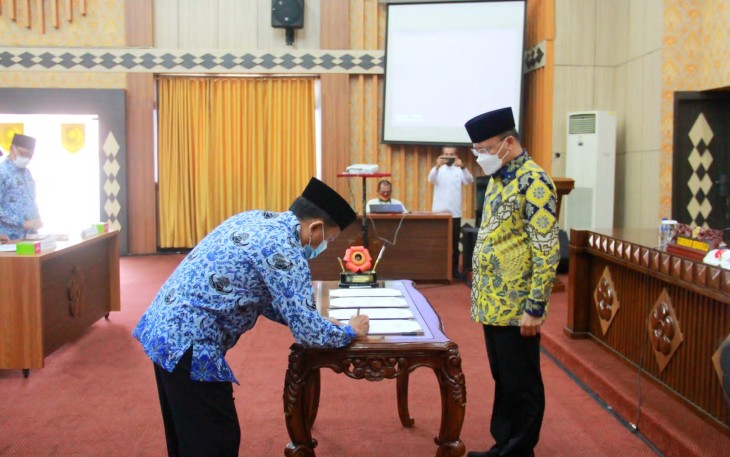 Gubernur Rohidin pada acara Penandatanganan Perjanjian Kinerja Eselon II 