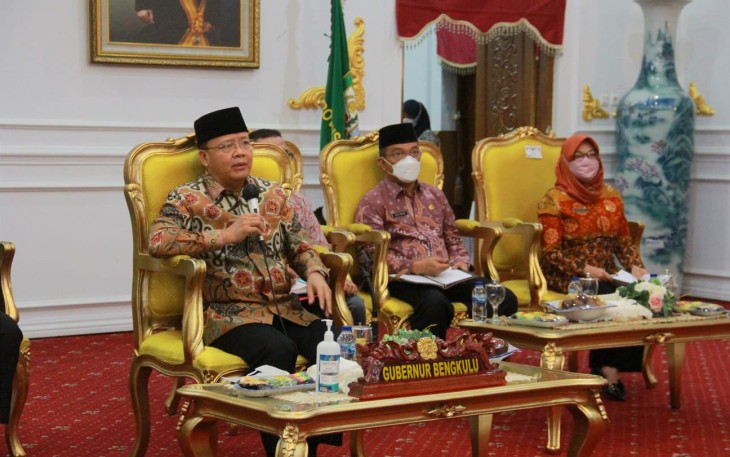 Gubernur Rohidin usai memberikan arahan bersama pelaku UMKM dan pedagang pasar 