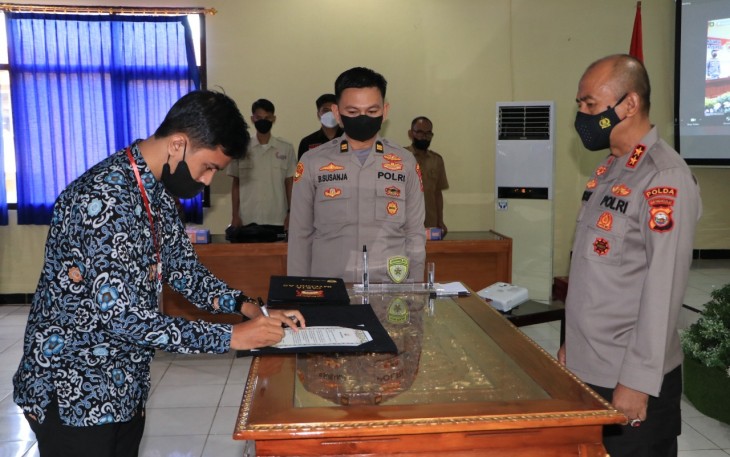Kapolda Bengkulu, saat memimpin penandatanganan fakta integritas seleksi rekruitmen SIPSS TA 2022