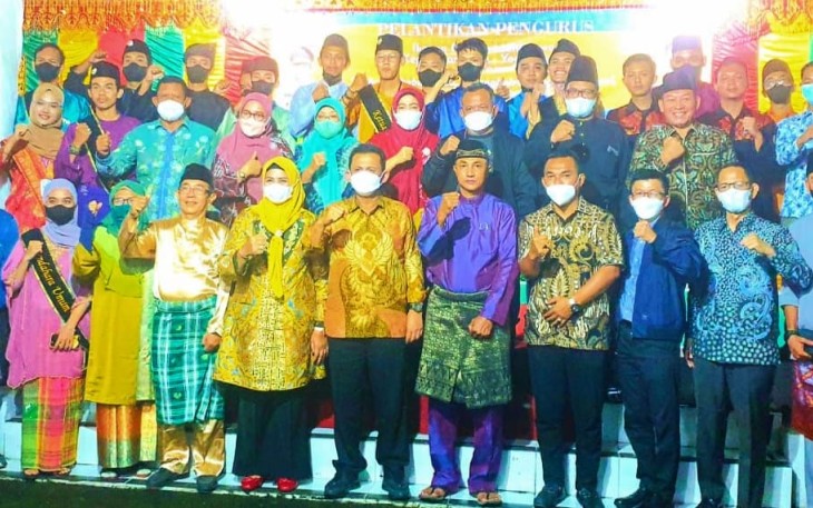 Foto bersama Gubernur Kepri dan Mahasiswa 