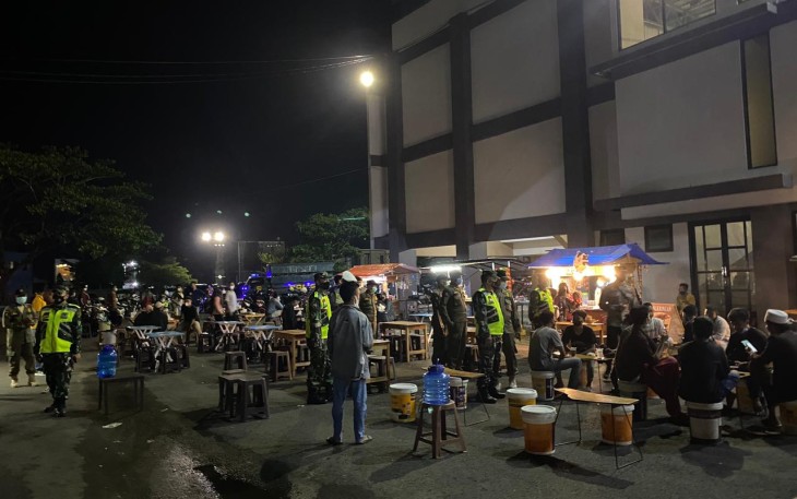 Petugas gabungan Tulungagung saat Pamor Keris