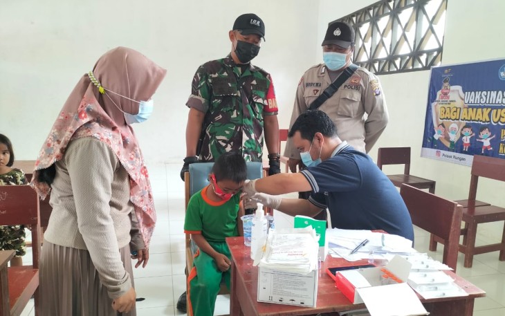 Vaksinasi anak di Puskesmas Rabambang, Desa Mangkawuk, Kecamatan Rungan Barat, Gunung Mas