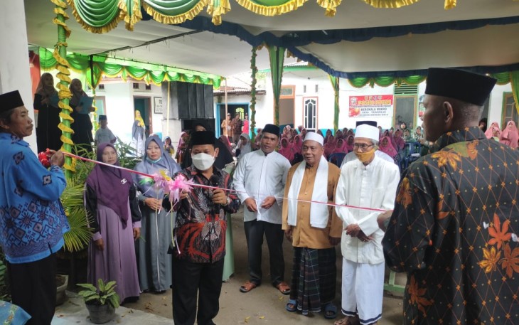 Peresmian Kantor Kepala Desa Trimo Rejo, oleh Camat Semendawai Suku Tiga OKU Timur, Drs.H. A Sholihan, MM