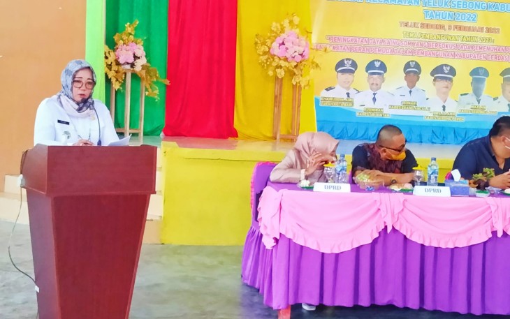 Camat Telok Sebong : Sri Henni Utami, saat menyampaikan sambutan