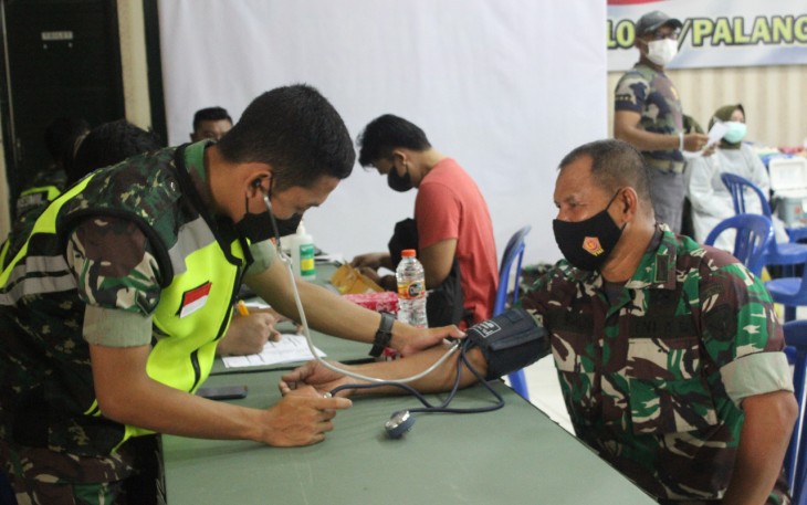 Vaksinasi Booster terhadap seluruh Prajurit, PNS dan Anggota Persit KCK Cabang XLII Kodim 1016/Plk