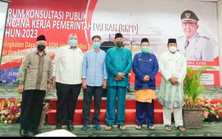 Foto bersama usai acara Forum Konsultasi Publik Rencana Kerja Pemerintah Daerah (RKPD) Tahun 2023