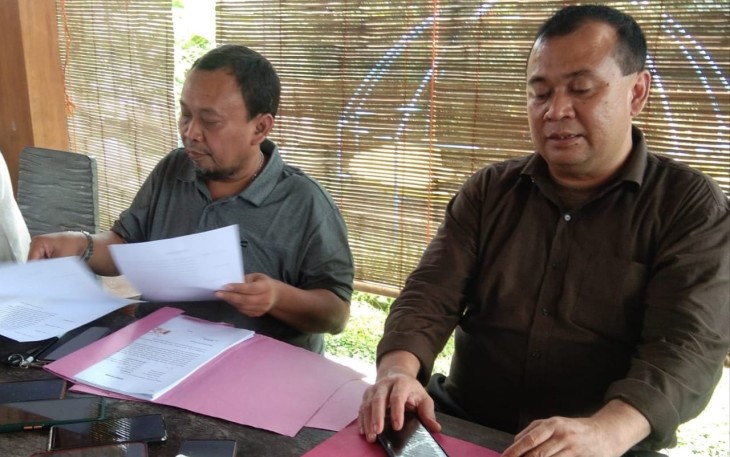 Pengacara BUMDes Berjo, Wibowo Kusumo Winoto (kanan) bersama Ketua LSM LSM Gertak, Agung Sutrisno