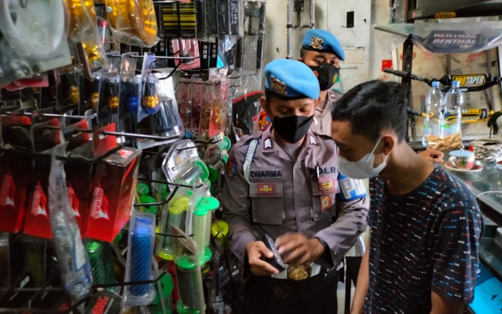 Polres Tulungagung Sosialisasi ke Toko Variasi 