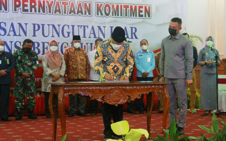 Penandatanganan Pernyataan Komitmen Pemberantasan Pungutan Liar Provinsi Bengkulu, di Gedung Daerah Balai Raya Semarak Bengkulu