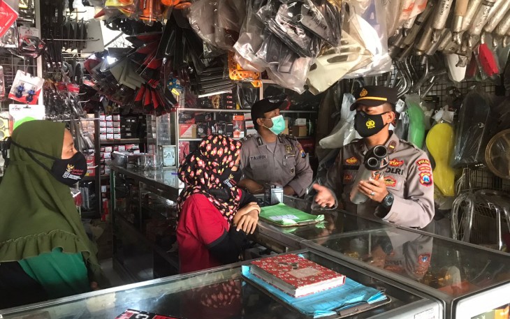 Sat Binmas Polres Tulungagung saat sosialisasi tentang larangan penggunaan Knalpot brong