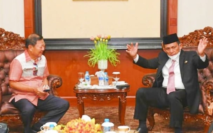 Gubernur Ansar, saat beraudiensi dengan Ketua Persatuan Umat Buddha Indonesia (Permabudhi) Kepri