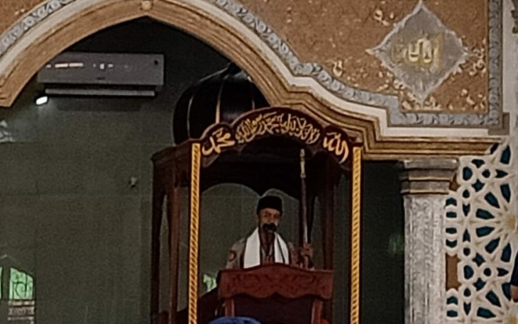 Bripda Raja Fatahillah saat menjadi Khatib Jumat di Masjid Agung Nurul Makmur, Singkil