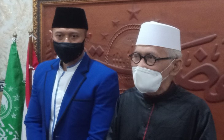 Ketum Partai Demokrat, Agus Harimurti Yudhoyono saat sowan ke kediaman Rais Am PBNU KH Miftachul Akhyar