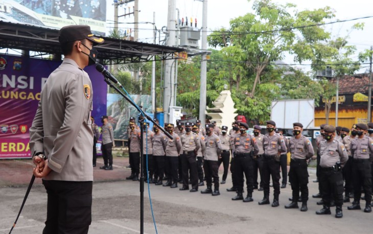 Kapolres Tulungagung, AKBP Handono Subiakto, saat memimpin apel jam pimpinan 